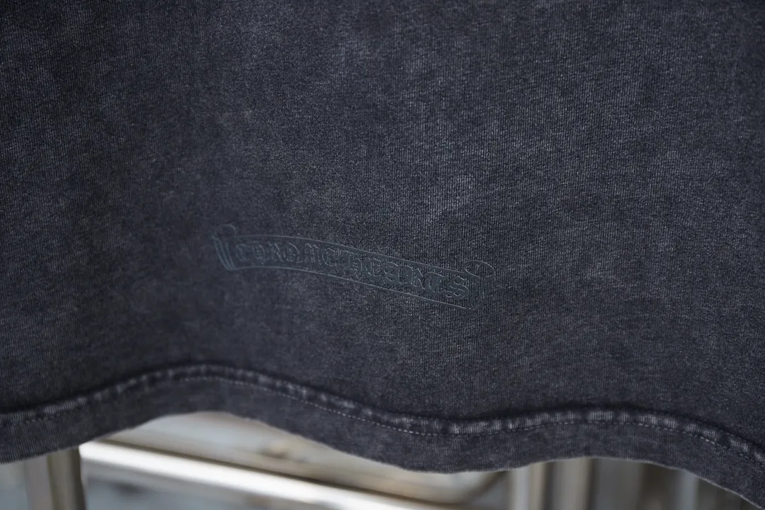 🅿️200 Ch*ome Hearte 25SS early spring new model, short-sleeved with Kro heart logo, hot diamonds, light luxury, essential item for daily commuting for men and women, correct version, welcome to compare, detailed features · 320g 100% pure cotton double yarn jersey fabric · Custom dyed in the same vat, special thickened 32 count double-strand 1X1 thread · Digital direct printing ➕ Australia imported pearlescent diamonds · Ready-to-wear dyeing Then do the faded fried snowflake process, then wash it to make it look old · General washing to improve the effect · Double-needle stitching across the seam process · Original main mark, washed tag brand moisture-proof paper packaging Color: black/apricot/green/maroon Size: S/M/L/XL